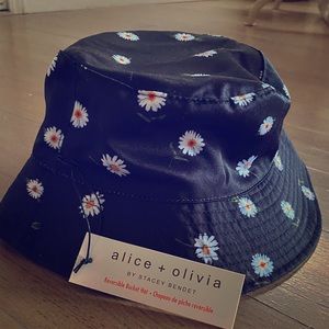 Alice and Olivia reversible bucket hat